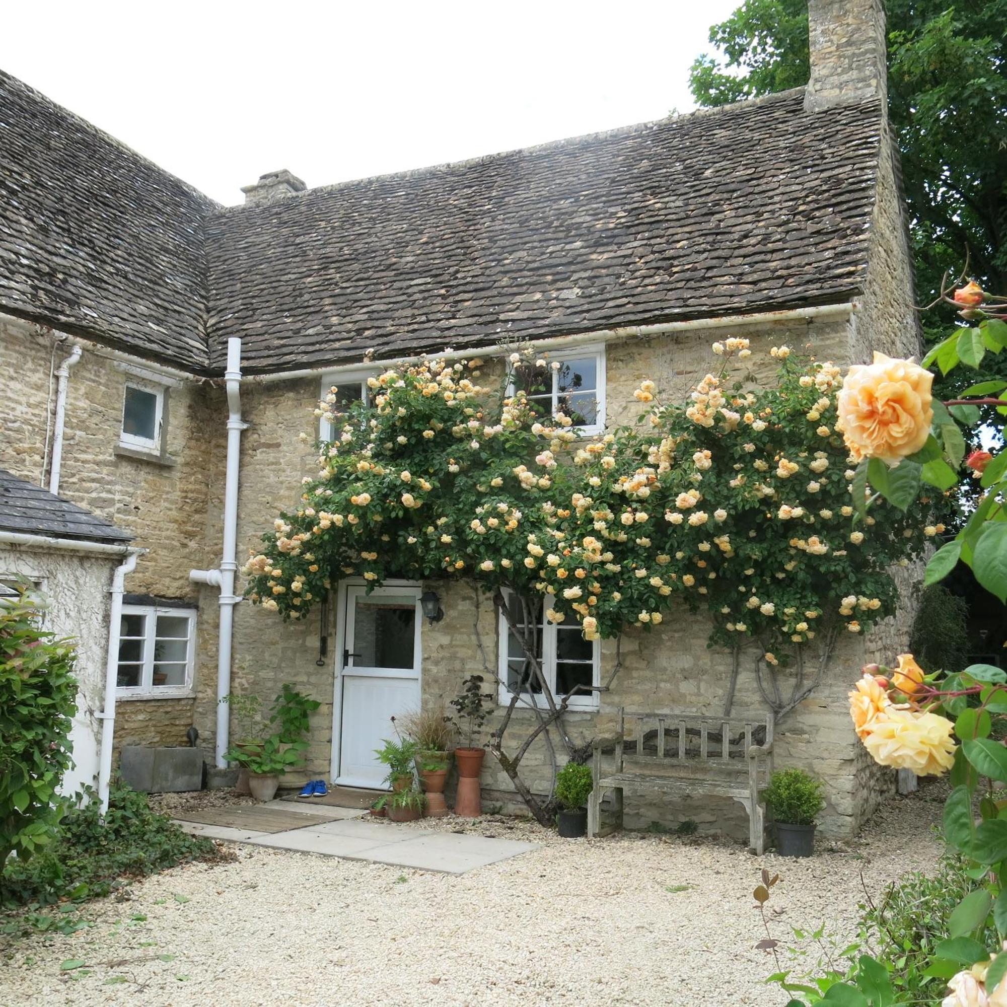 Characterful Cotswold Cottage Сайърънсестър Екстериор снимка